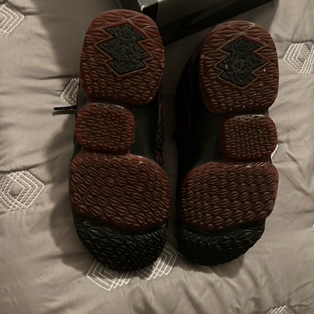 Lebron XV - Picture 5 of 6